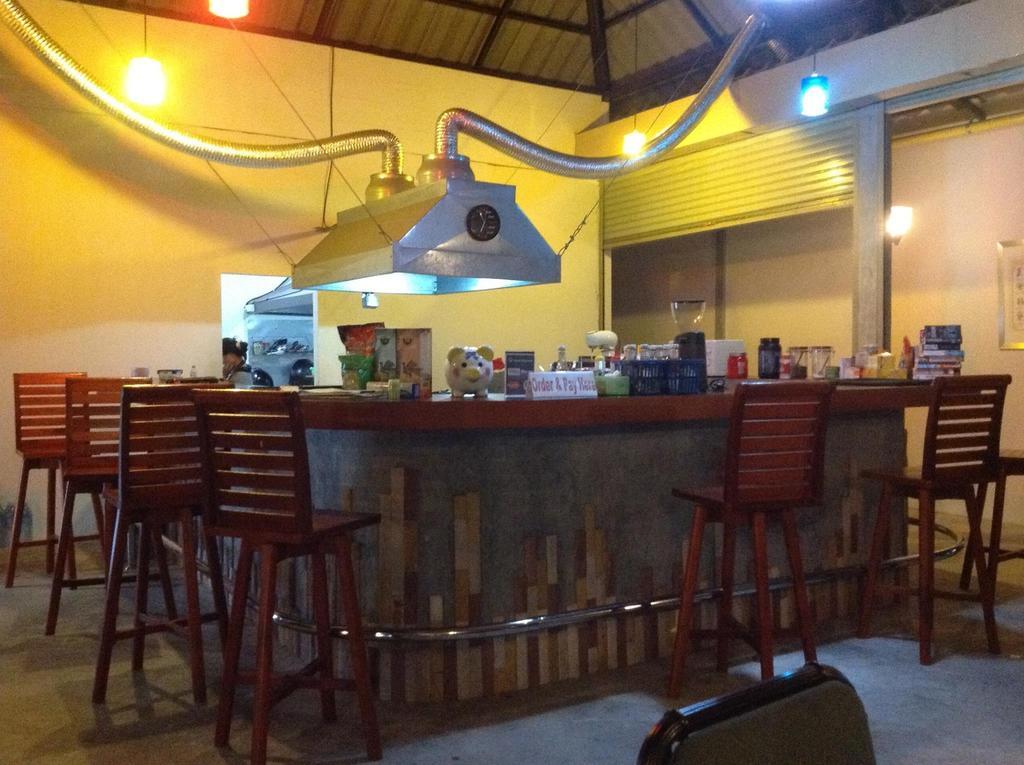 Phuket Muay Thai House Chalong Exteriör bild